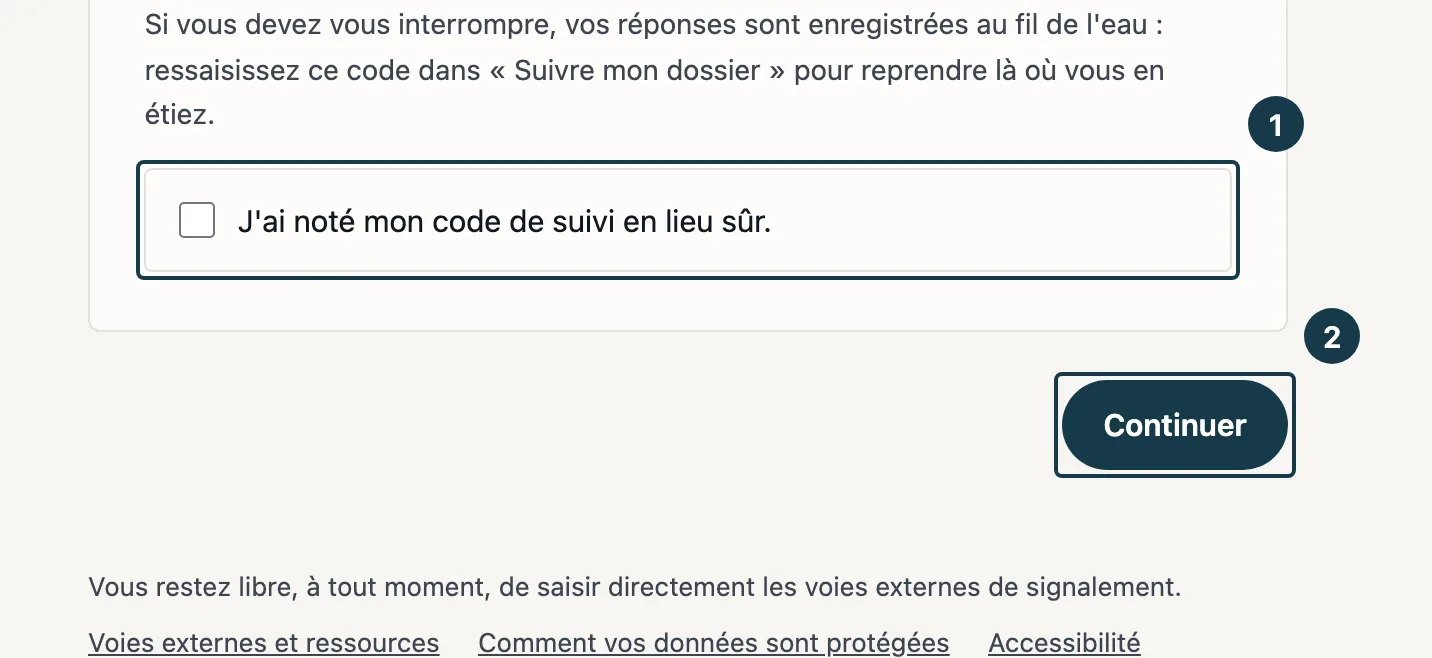 Écran du formulaire de dépôt : la case de confirmation et le bouton « Continuer » de l'étape « Code de suivi »